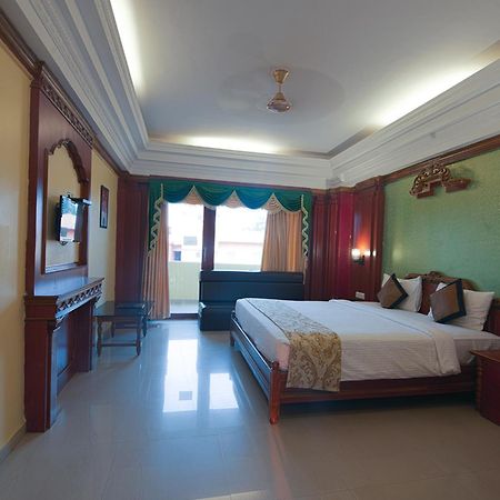Nrs Royal Palace Пури Екстериор снимка