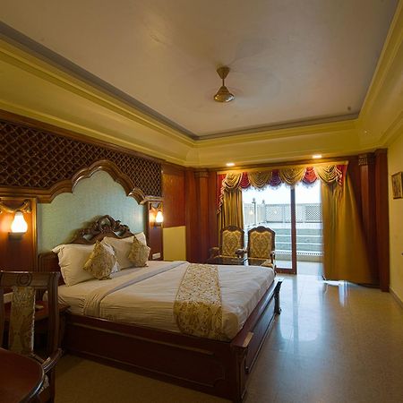 Nrs Royal Palace Пури Екстериор снимка