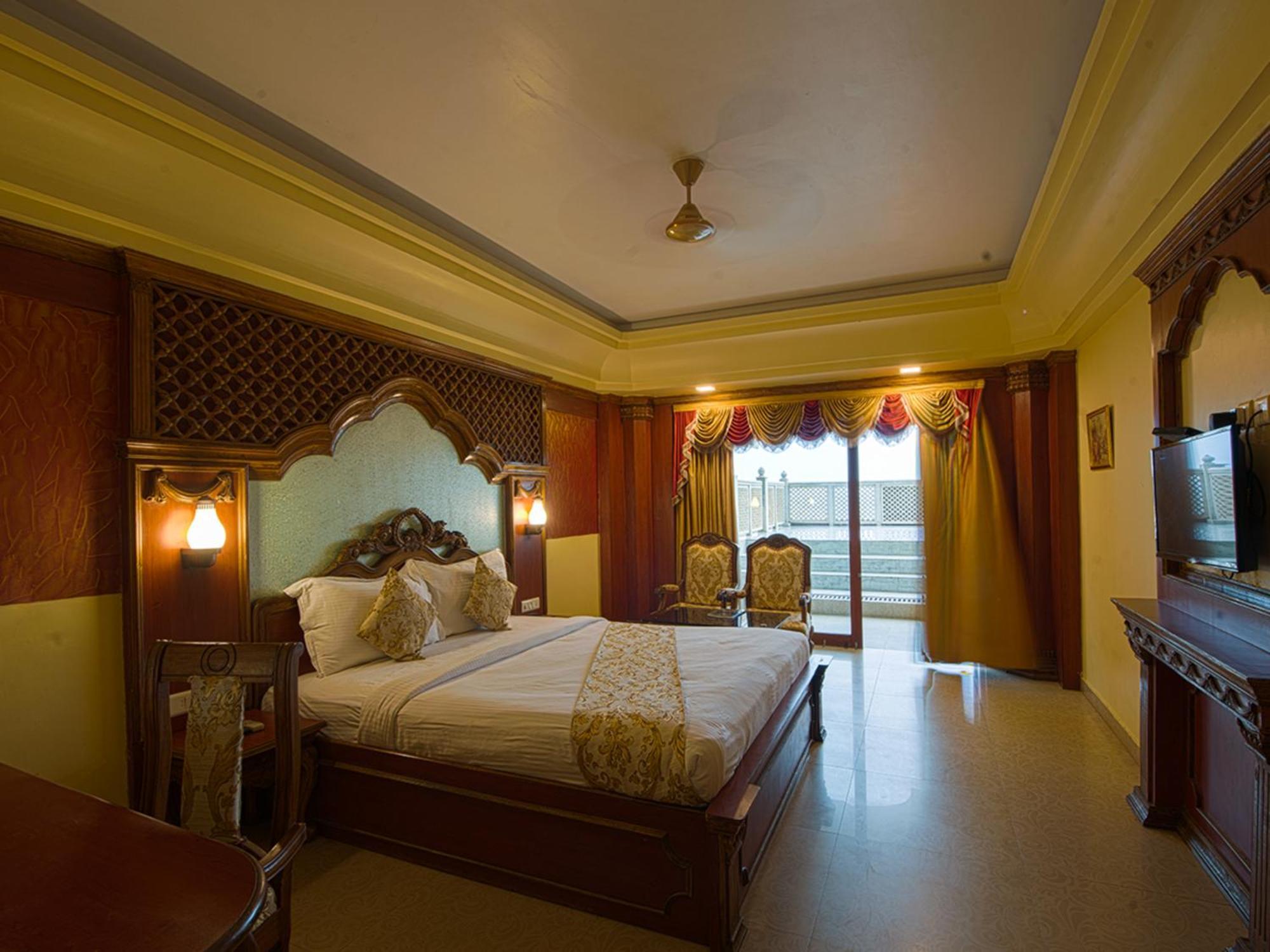 Nrs Royal Palace Пури Екстериор снимка