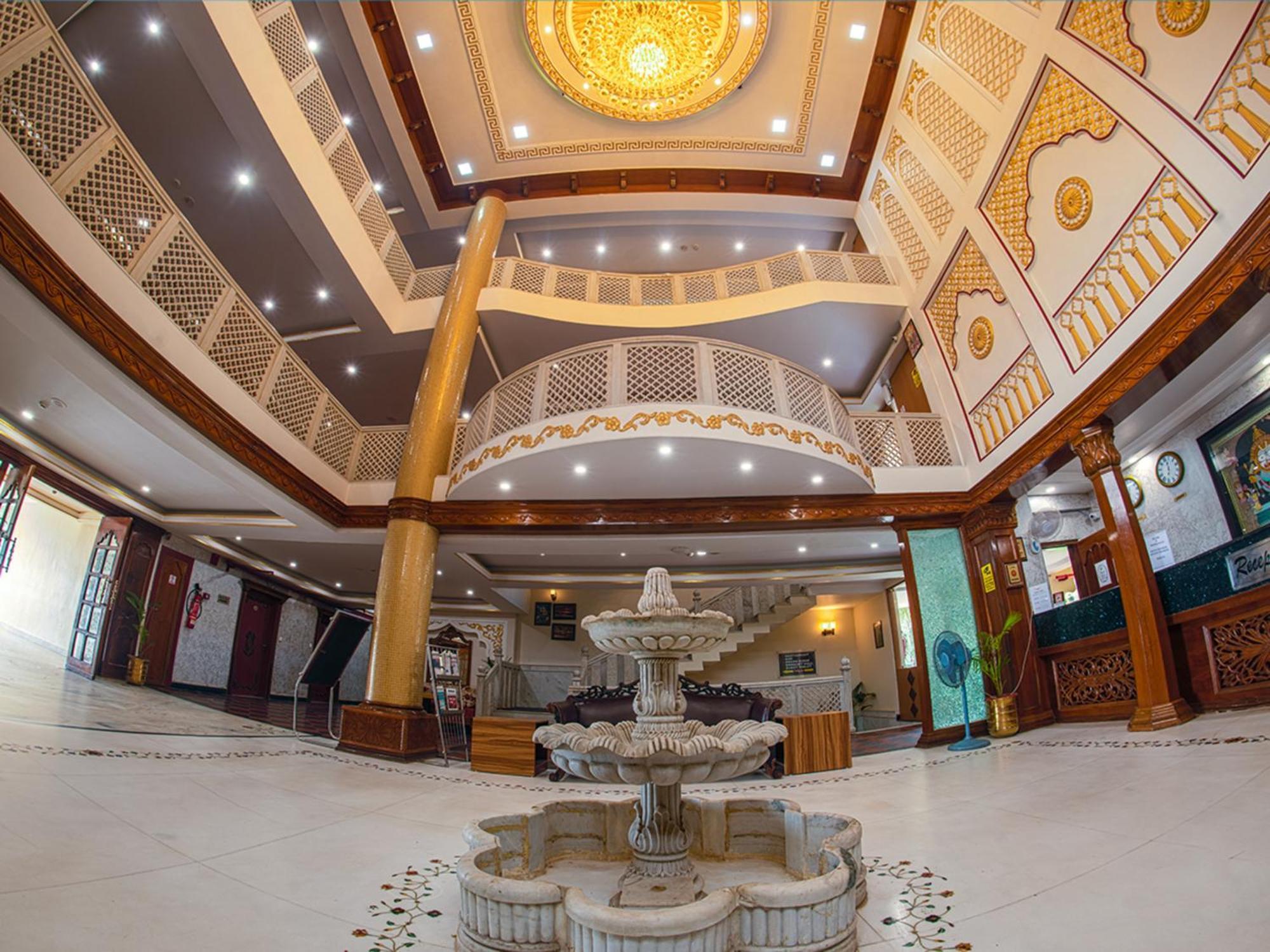 Nrs Royal Palace Пури Екстериор снимка