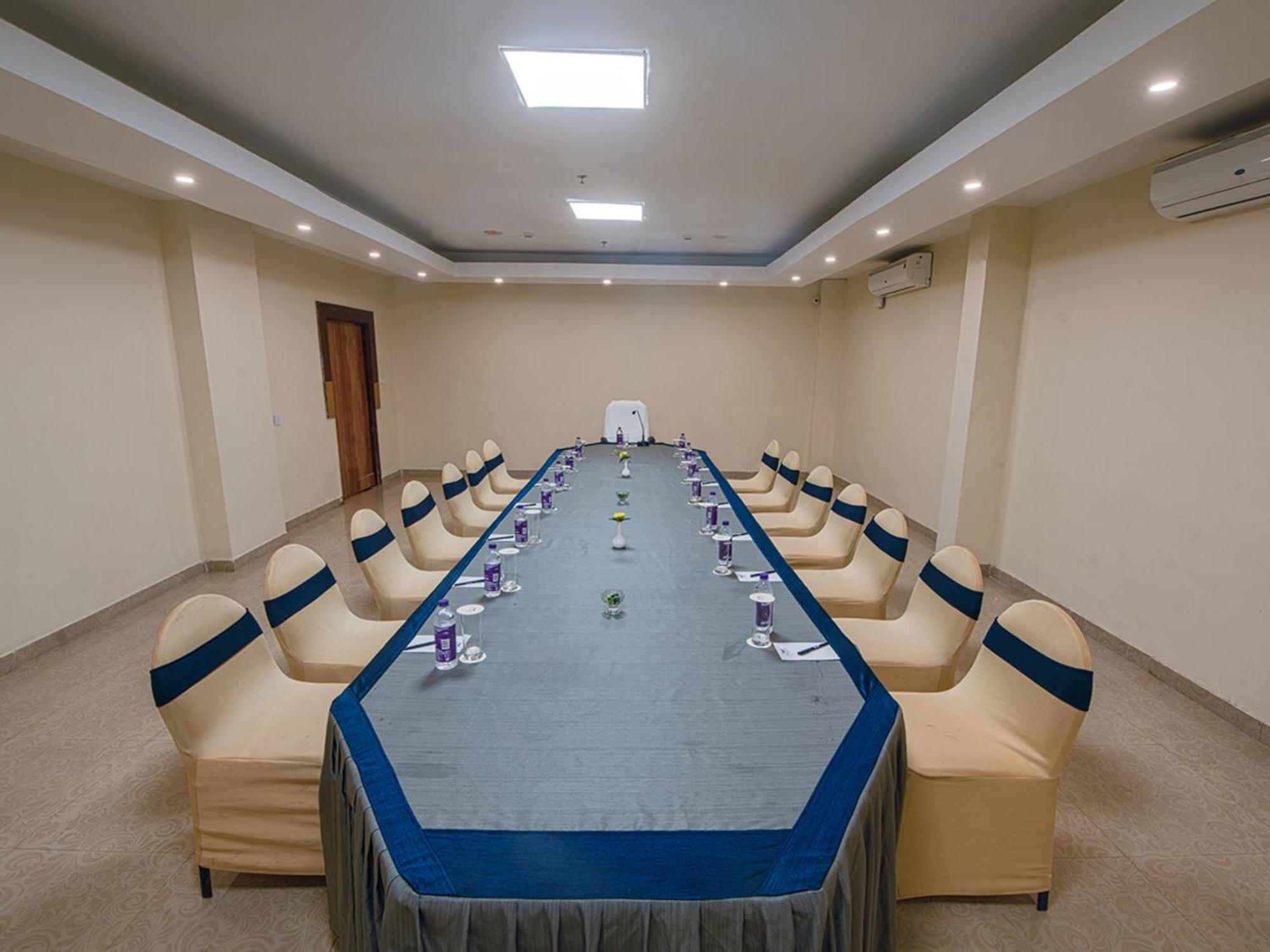 Nrs Royal Palace Пури Екстериор снимка